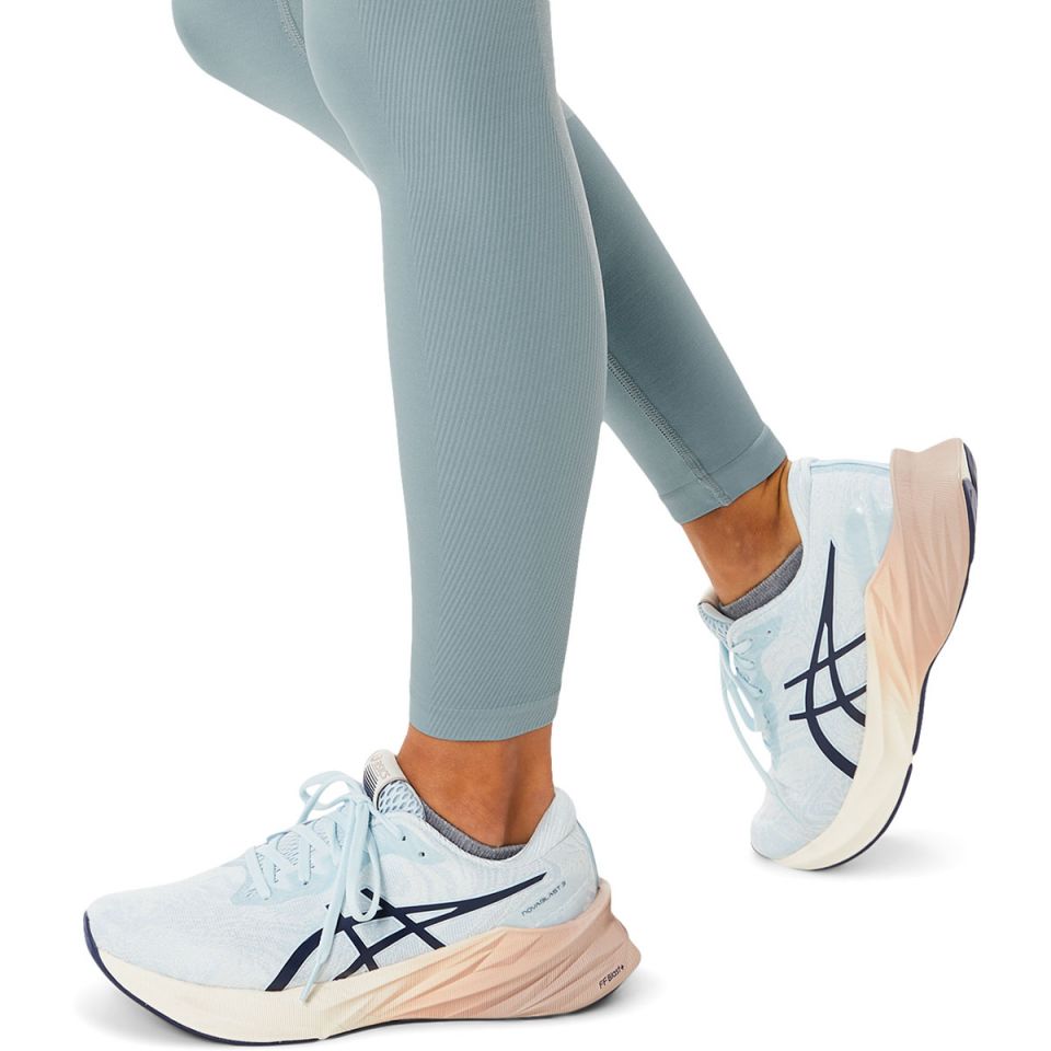 Asics Novablast 3 Dames (foto 4)